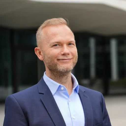 Portrait von Falk Gebser, KI-Trainer und Berater
